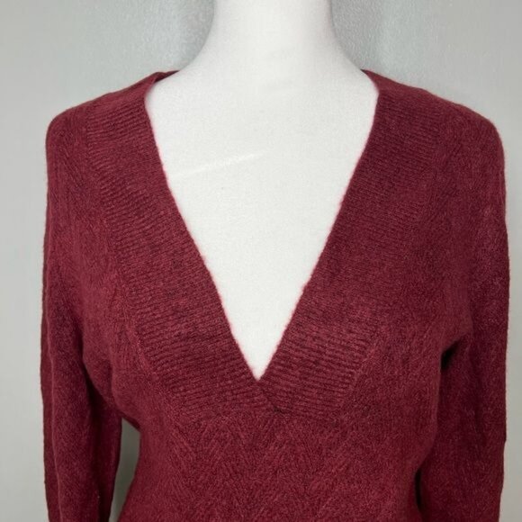 Chico’s Herringbone Cranberry Burgundy Tunic Sweater with Deep V-Neck Medium - Picture 4 of 13